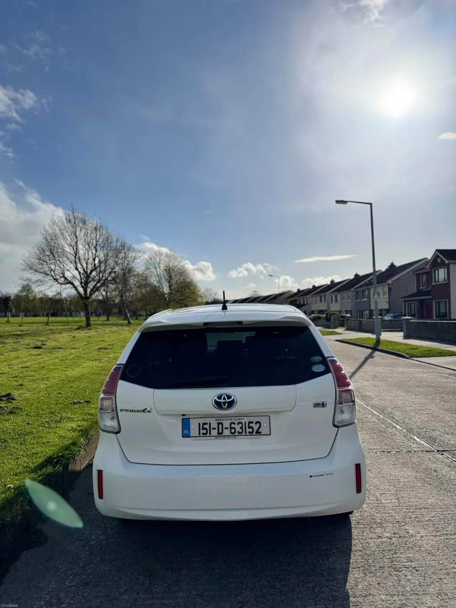 Toyota Prius 2015 Excellent condition , Low mileag - Image 6