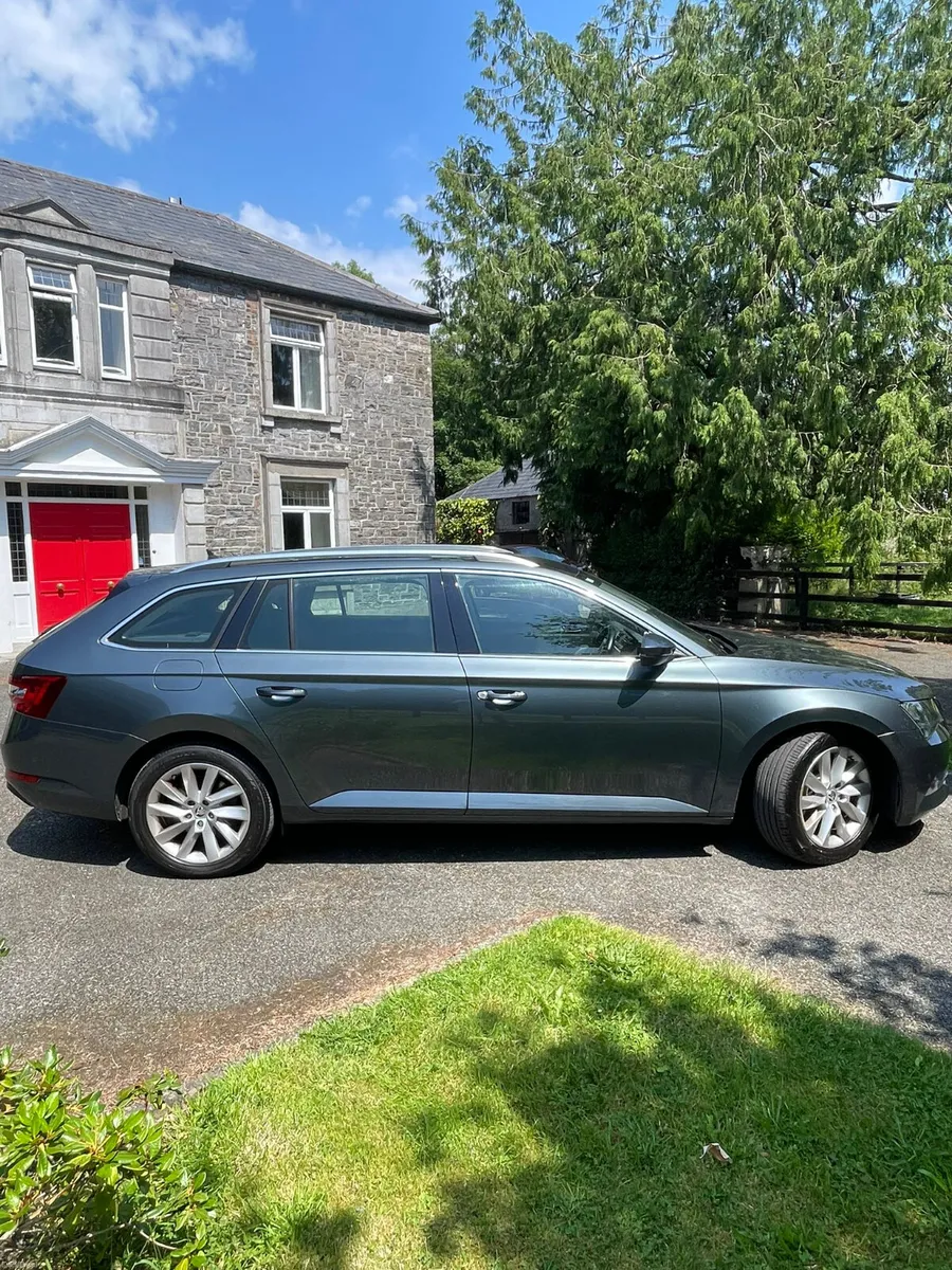Skoda Superb 2.0 TDI Automatic DSG 2018 - Image 2