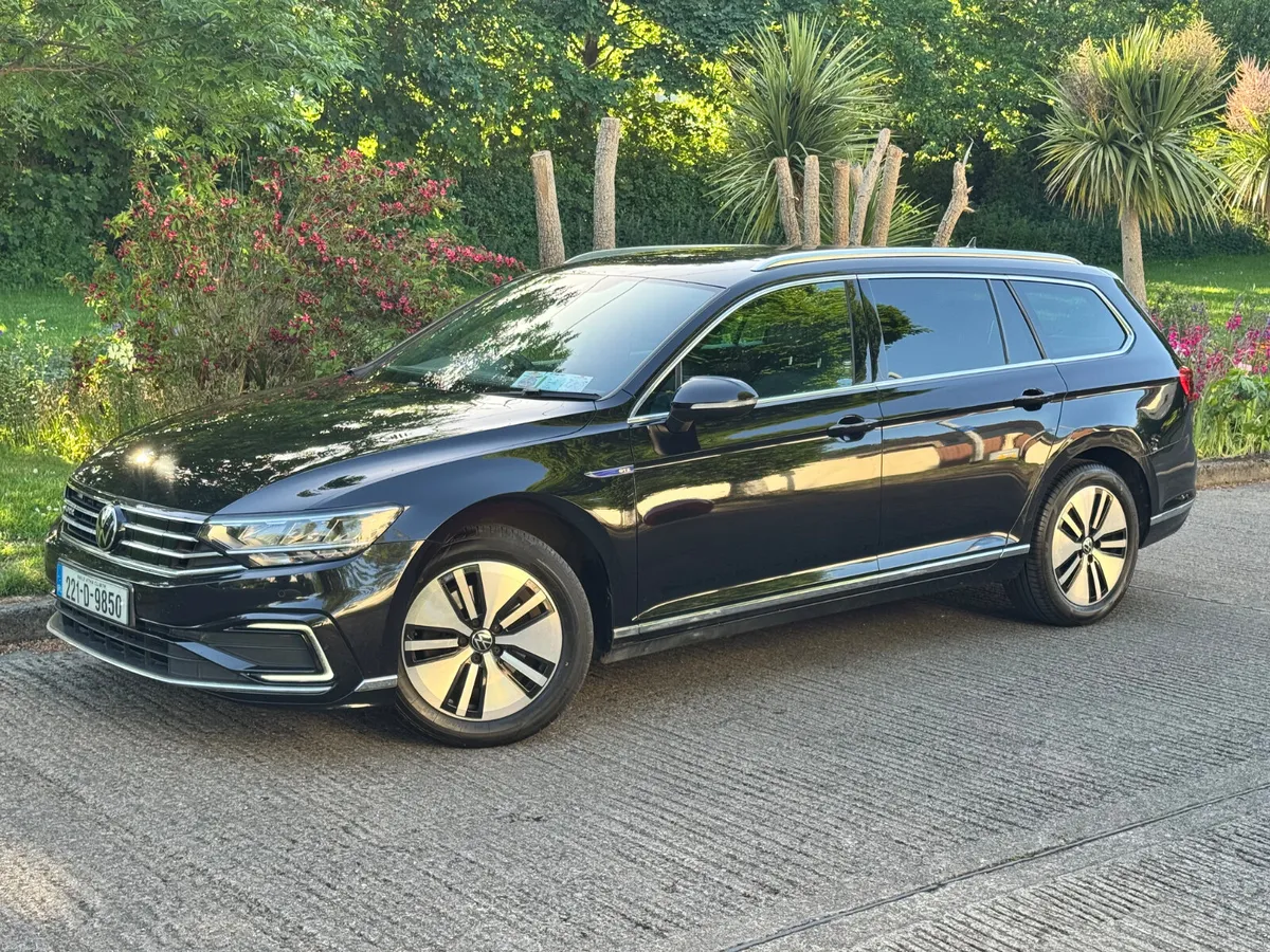 221 VW Passat GTE 1.4tsi Phev 5DR Auto HIGHLINE - Image 2