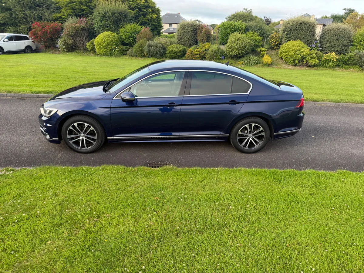 Volkswagen Passat 1.6 TDI R Line - Image 2