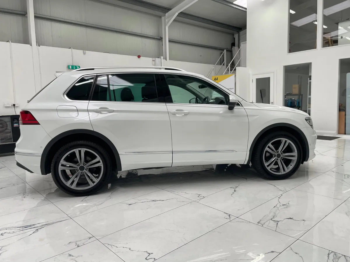 2019 Tiguan Comfortline R-Line Spec 4Motion - Image 2