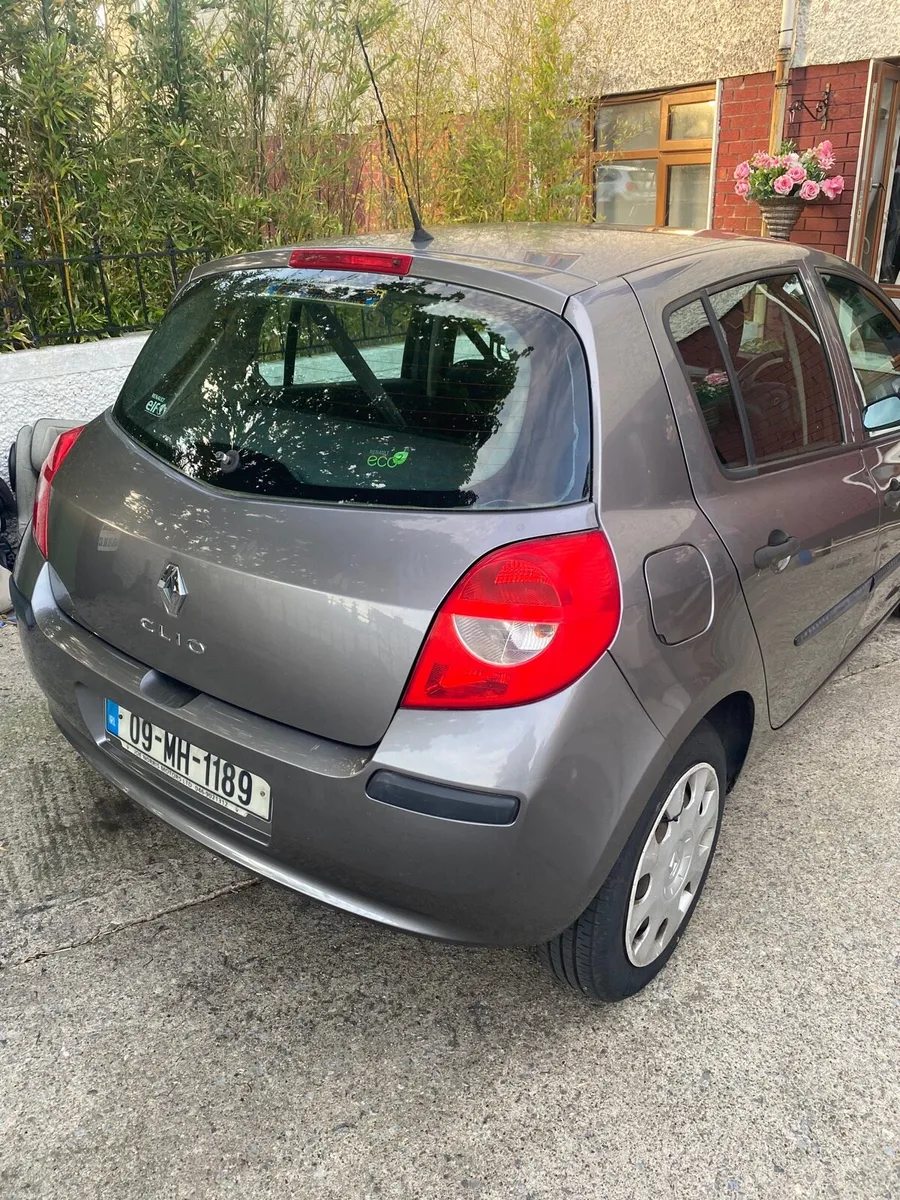 09 Renault Clio Low mileage new NCT in perfect - Image 3