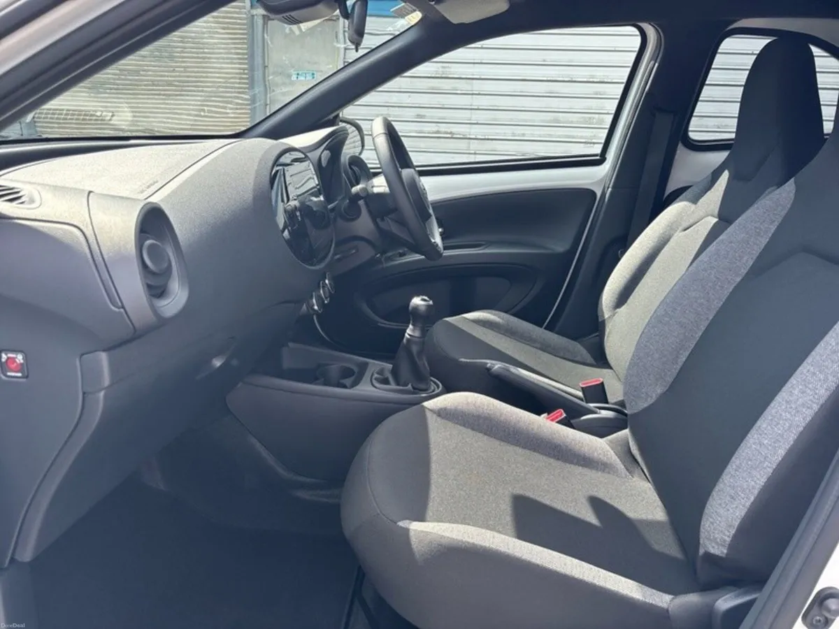 Toyota Aygo X PULSE // REAR CAMERA // TOYOYTA SAFE - Image 6