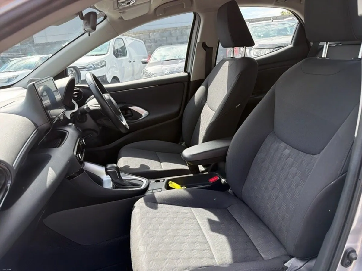 Toyota Yaris HYBRID LUNA // REAR CAMERA // TOYOTA - Image 6