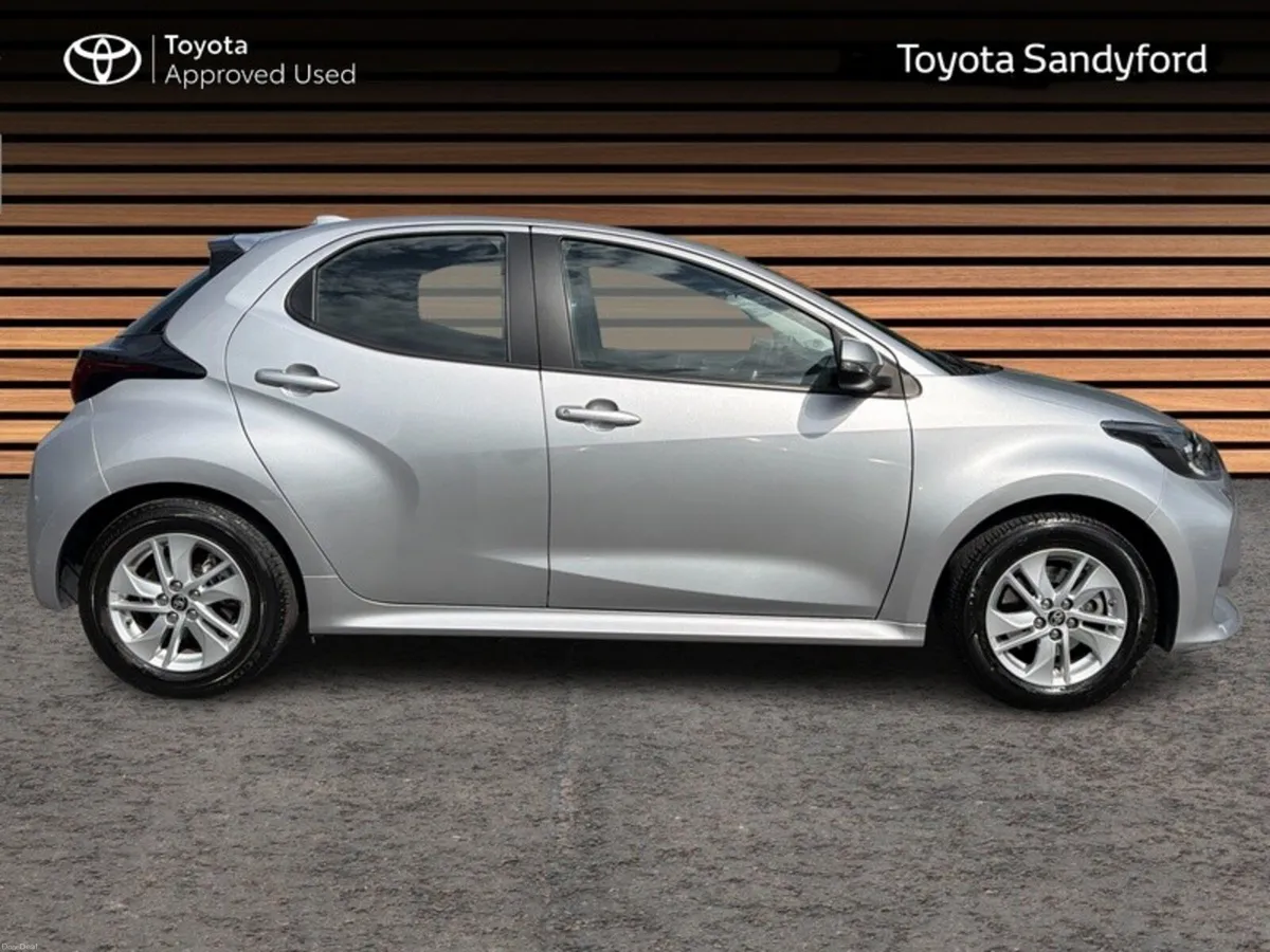 Toyota Yaris HYBRID LUNA // REAR CAMERA // TOYOTA - Image 3