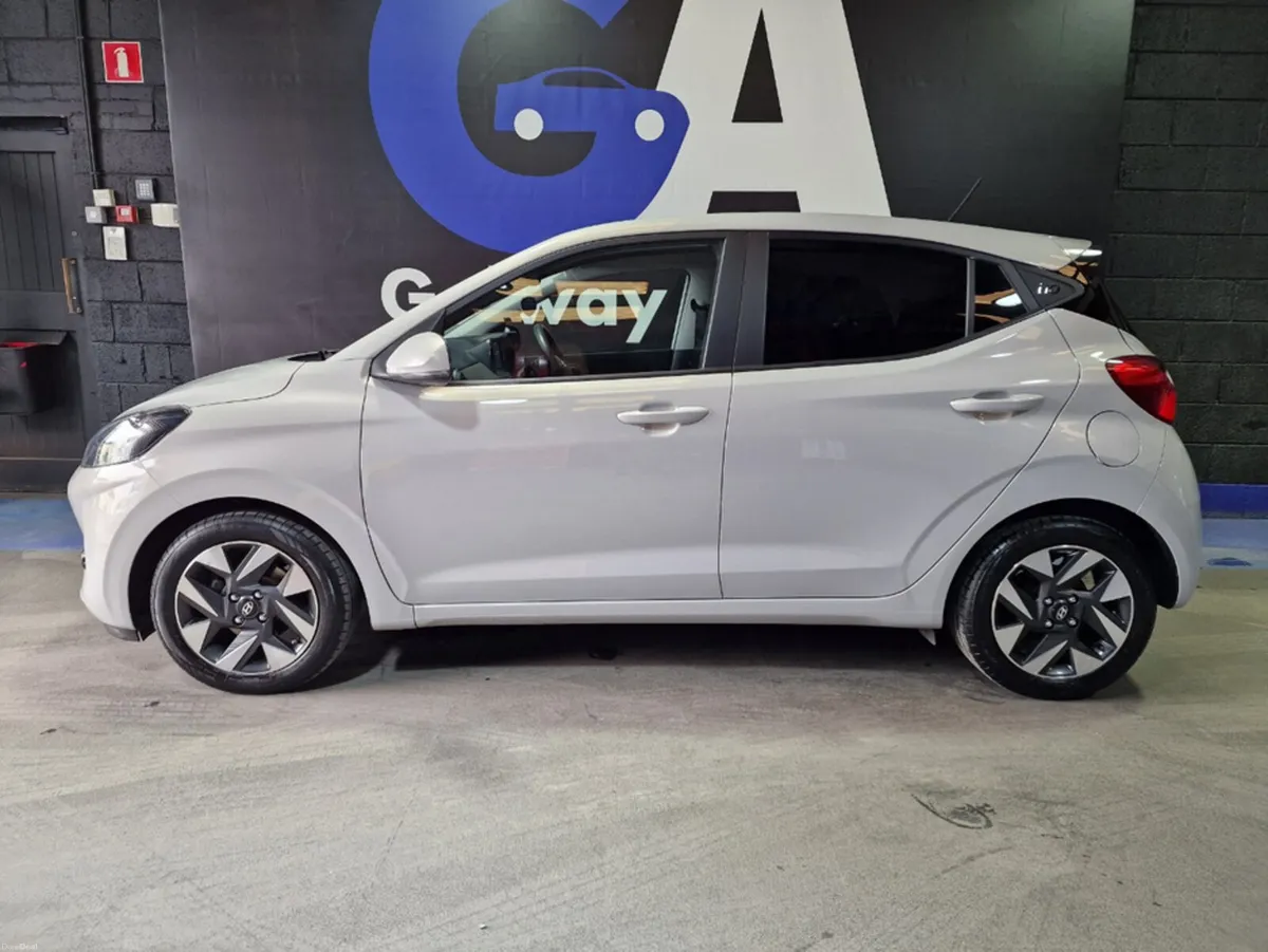 Hyundai i10 DELUXE 1.0 ** REVERSING CAMERA, CRUISE - Image 5