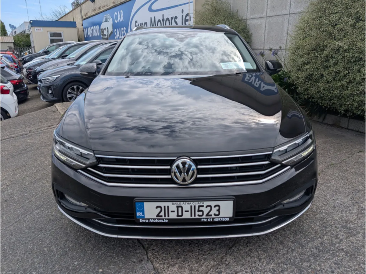 Volkswagen Passat ELEGANCE 1.5 MANUAL PETROL //LOW - Image 2