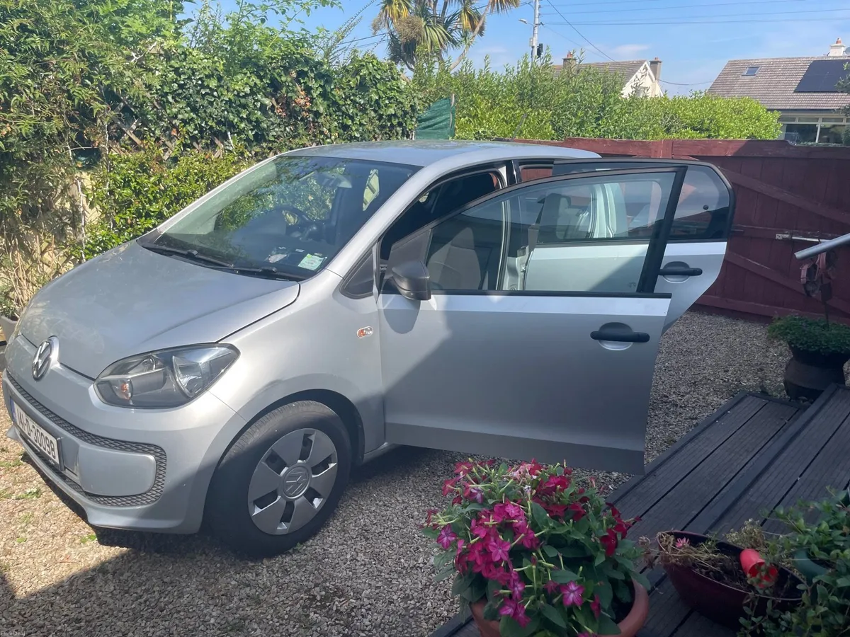 Volkswagen up! 2014 - Image 1