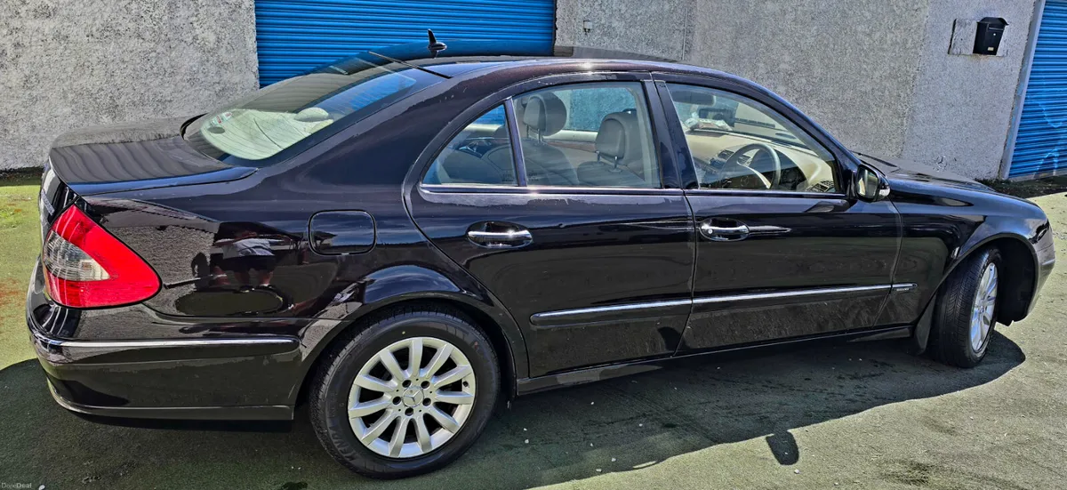 Mercedes E-Class E200 Elegance Auto - Image 4
