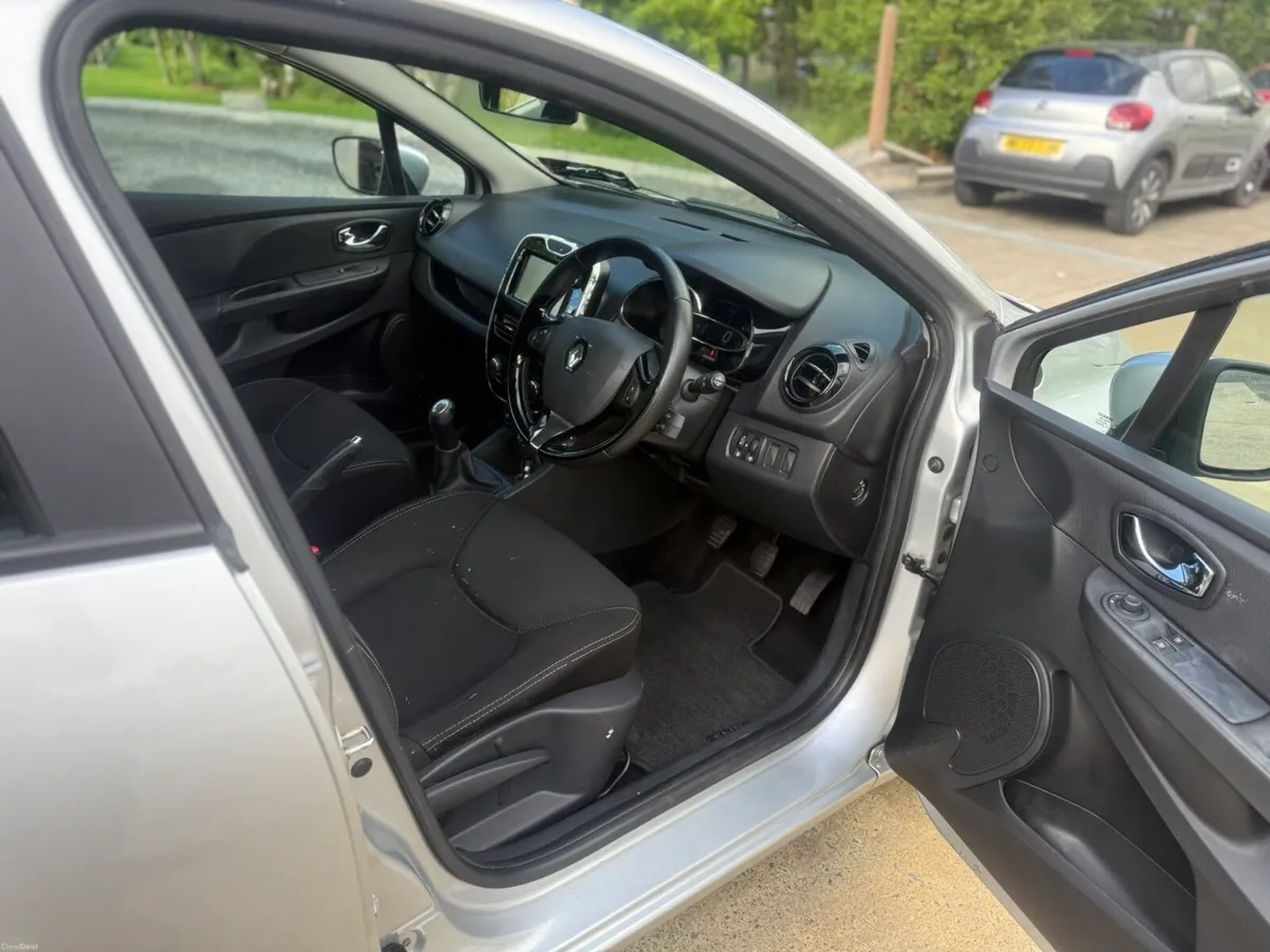 Renault Clio 1.2 petrol - Image 5
