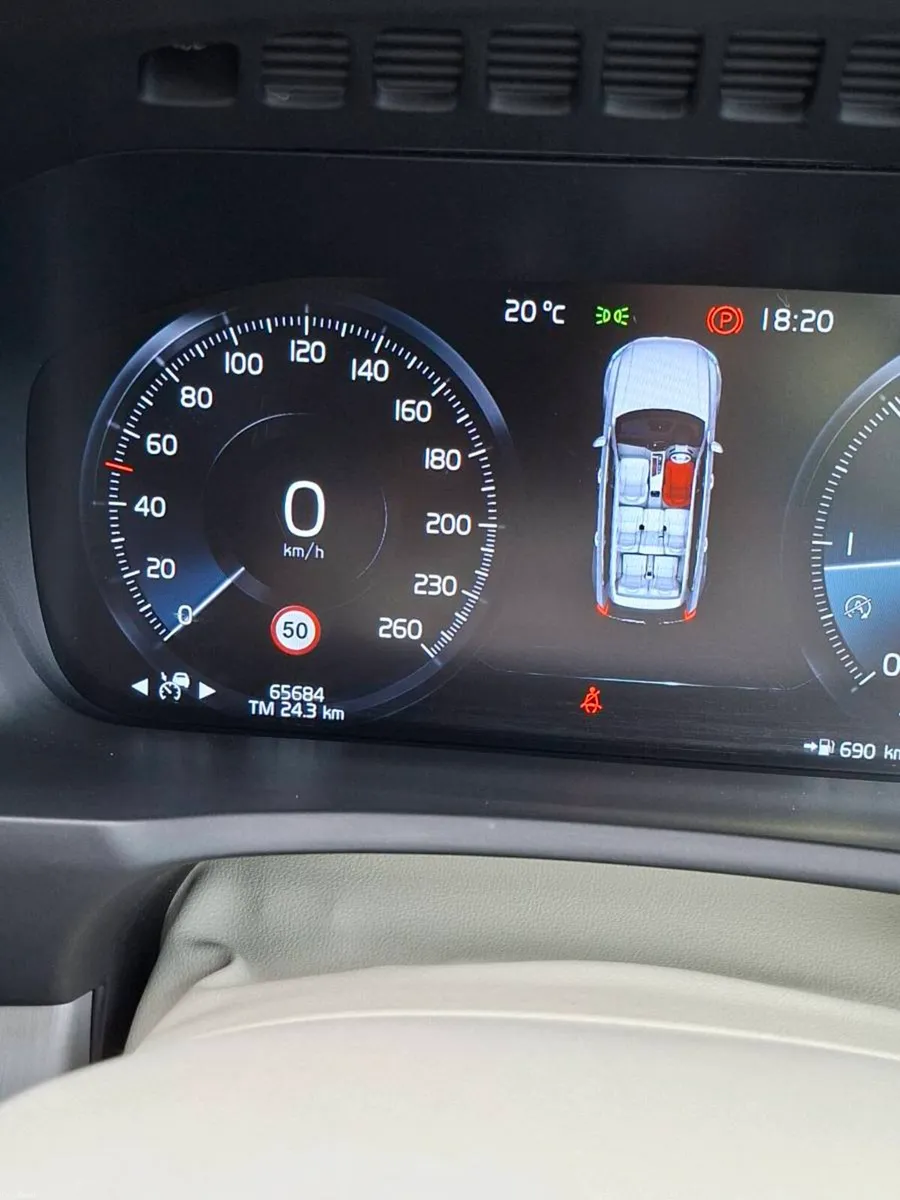 Excellent Volvo XC90 B5 AWD Momentum just 65K kms - Image 3