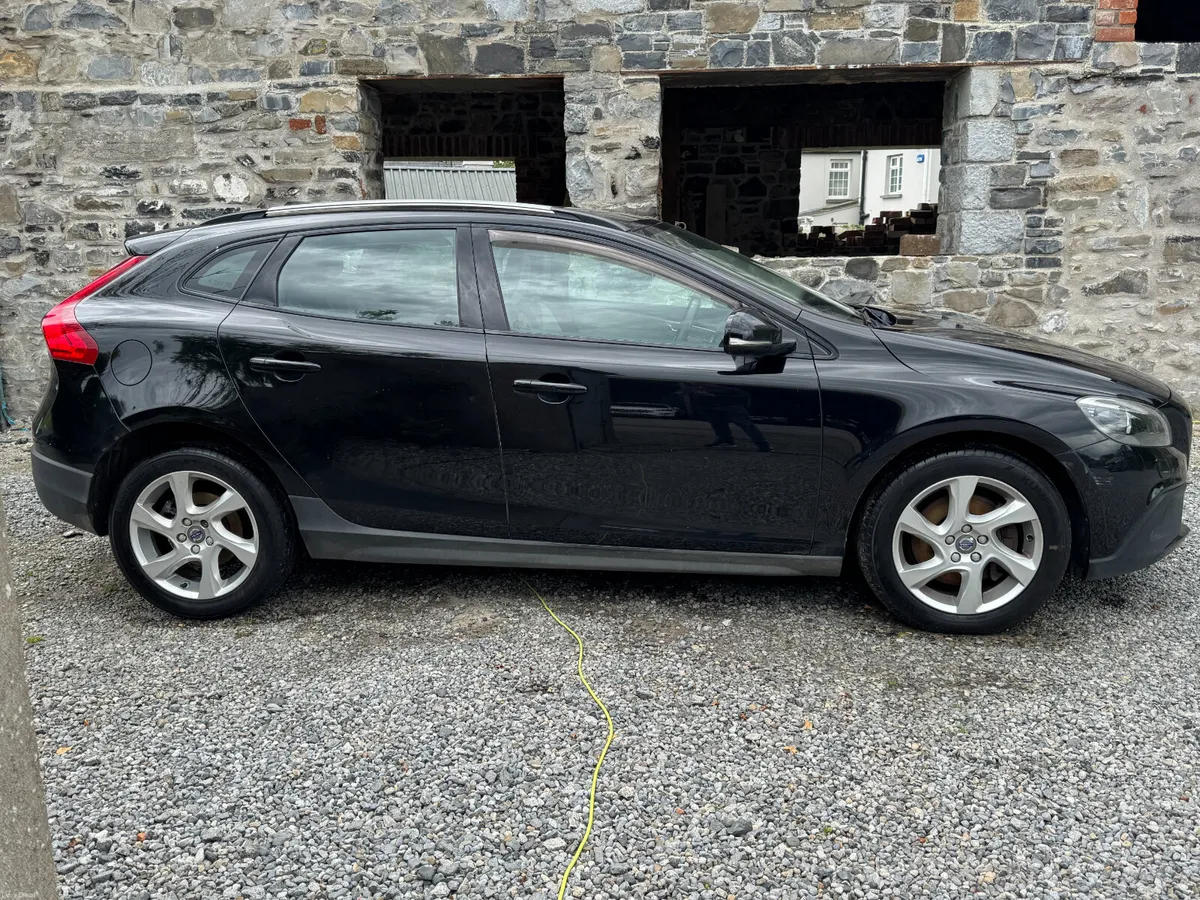 2016 Volvo V40 2.0 Diesel Cross Country - Image 2