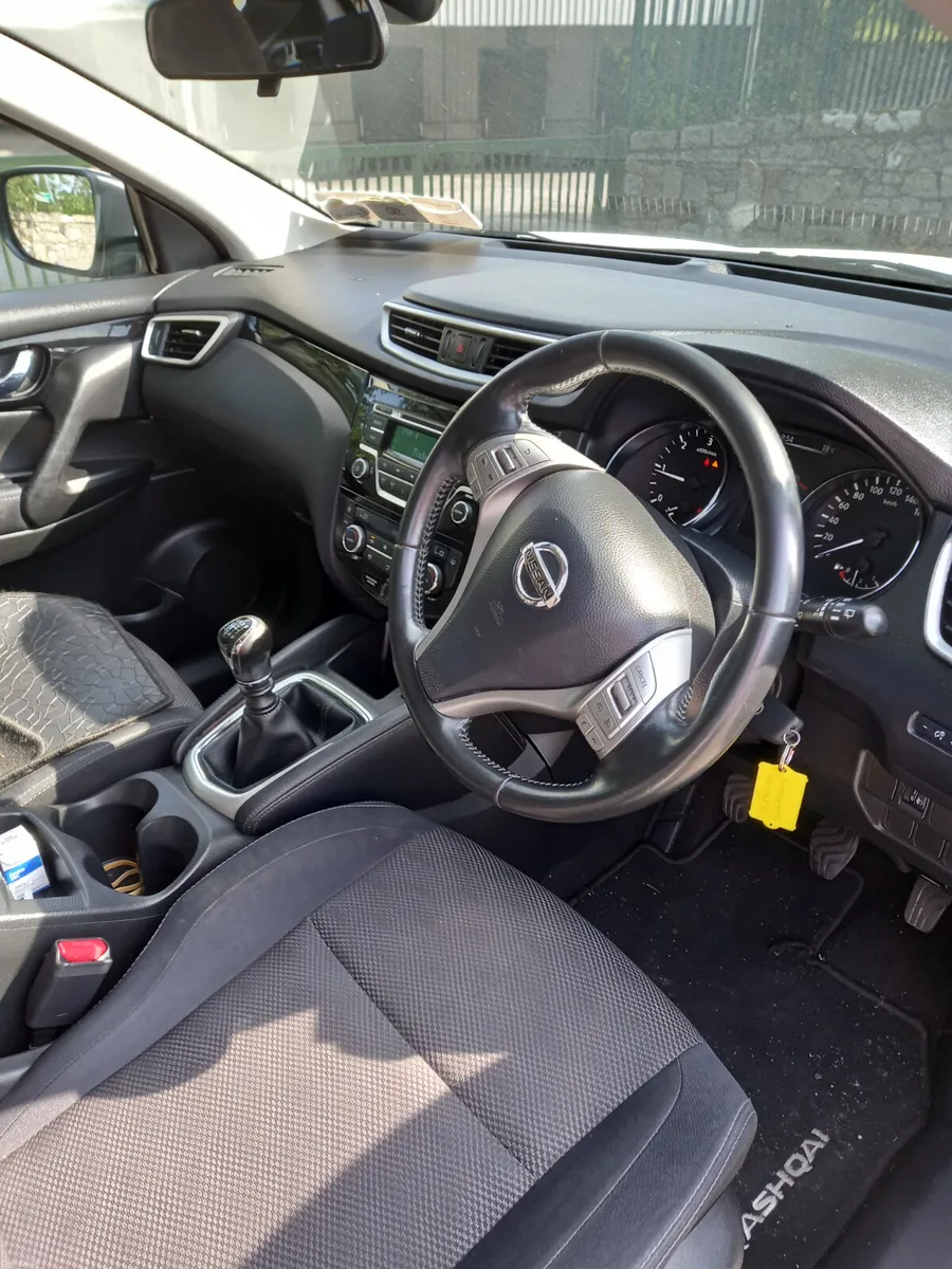 2015 Nissan Qashqai 1.5 Diesel - Image 4