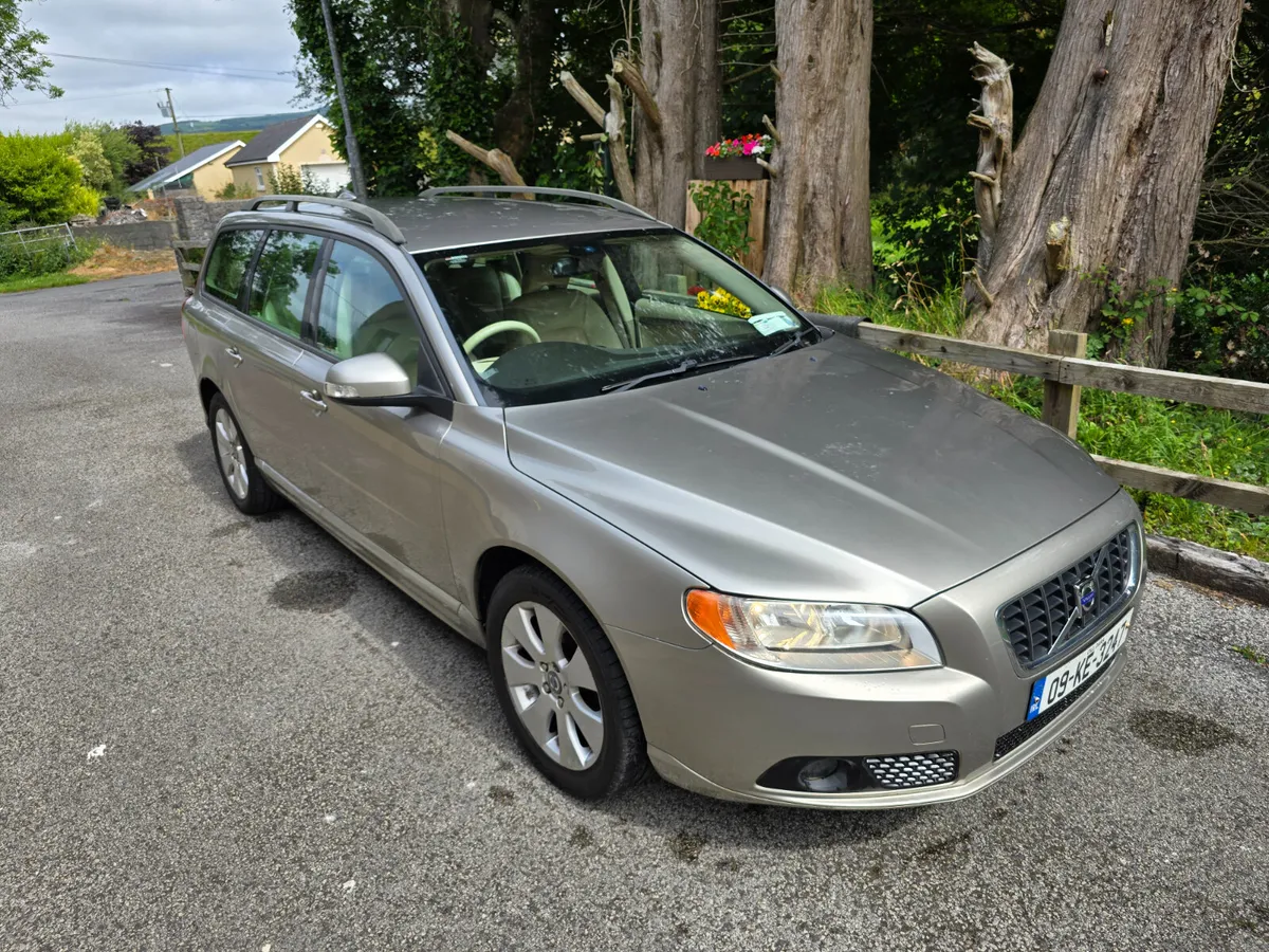 2009 Volvo V70  SE Deposit TAKEN - Image 1