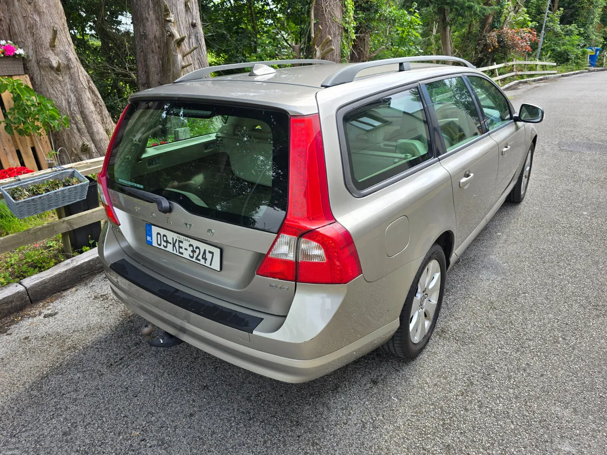 2009 Volvo V70  SE Deposit TAKEN - Image 3