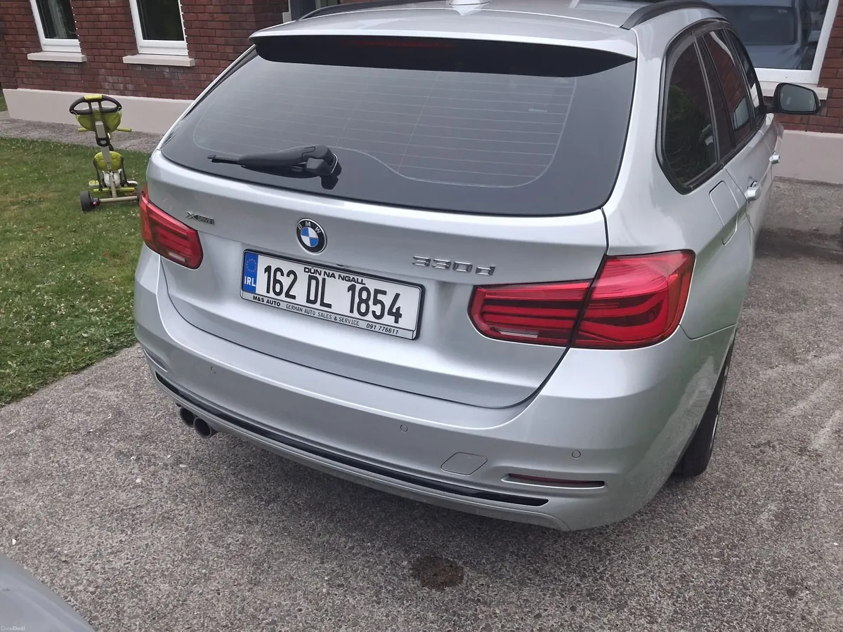 BMW 330d Estate Lux - Image 2