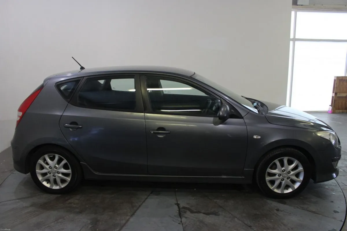 Hyundai i30 1.6 CRDi 90hp Classic Eco - TENDER 15 - Image 4