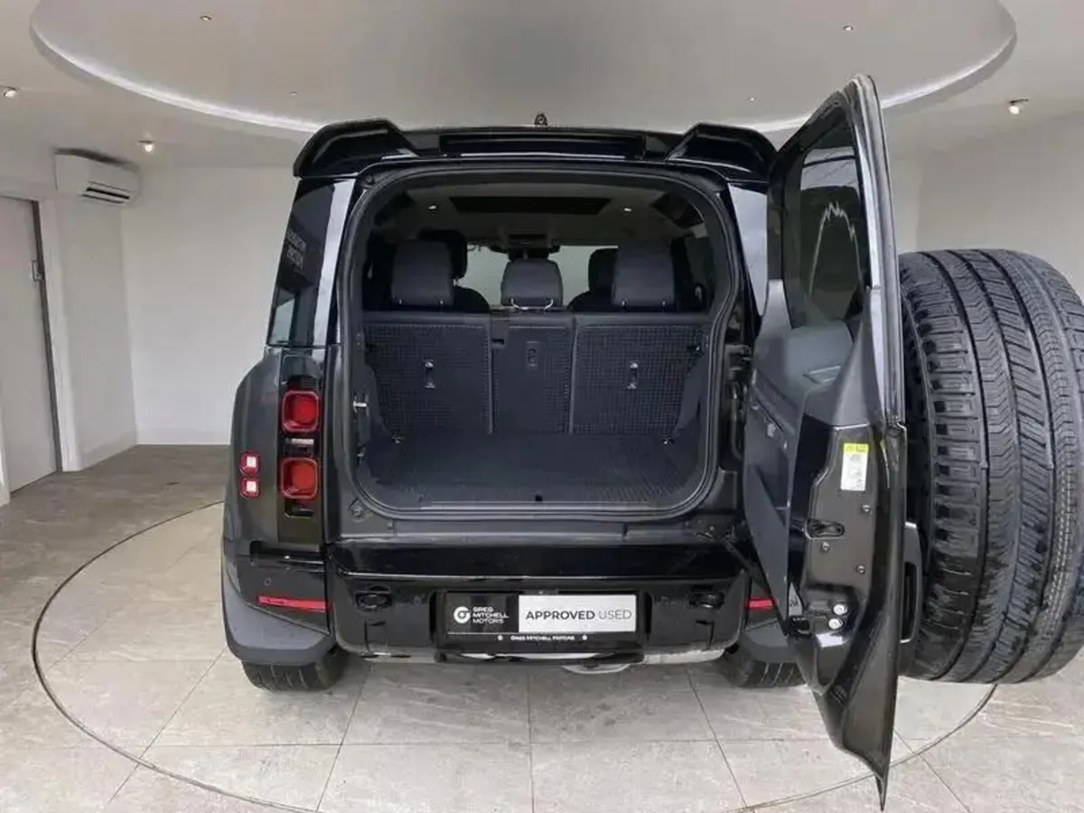 Land Rover Defender 2023 - Image 4
