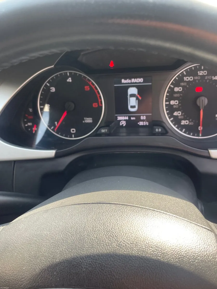 Audi A4 2010 - Image 4