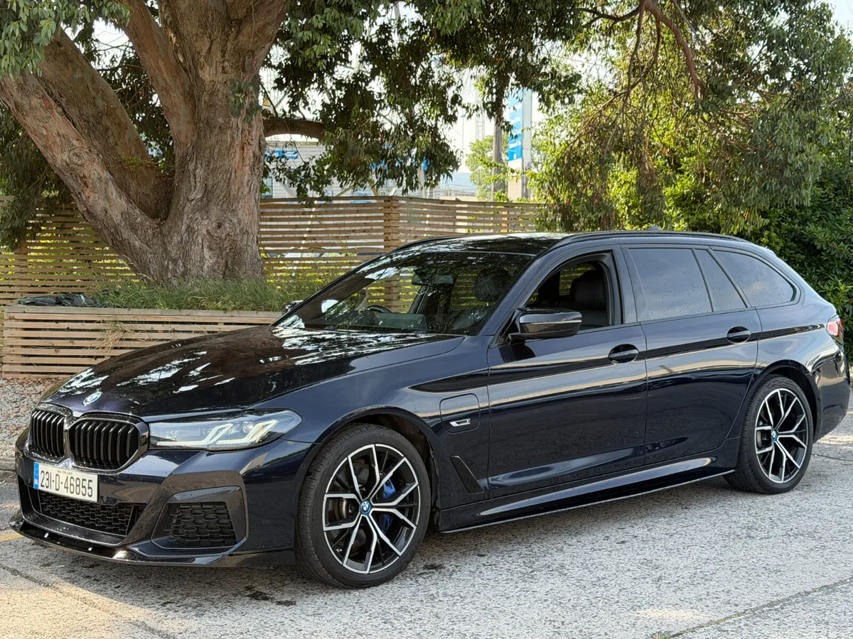 2023 BMW 5-Series..M SPORT..X DRIVE..2 KEYS - Image 3