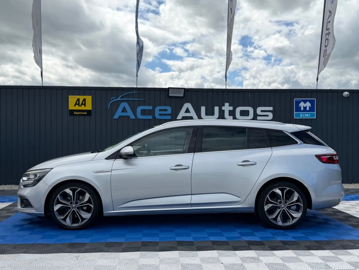 Renault Megane SIGNATURE NAV - 1.6 DIESEL - MANUAL - Image 4