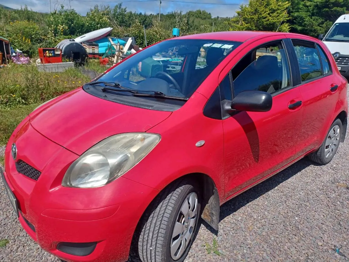 2009 Toyota Yaris - Image 2