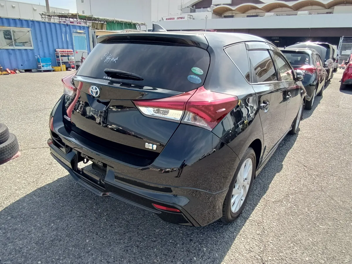 2017 Toyota Auris Hybrid - Image 3