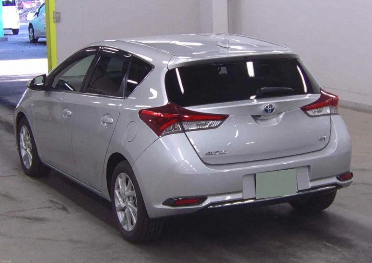 2016 Toyota Auris Hybrid - Image 3
