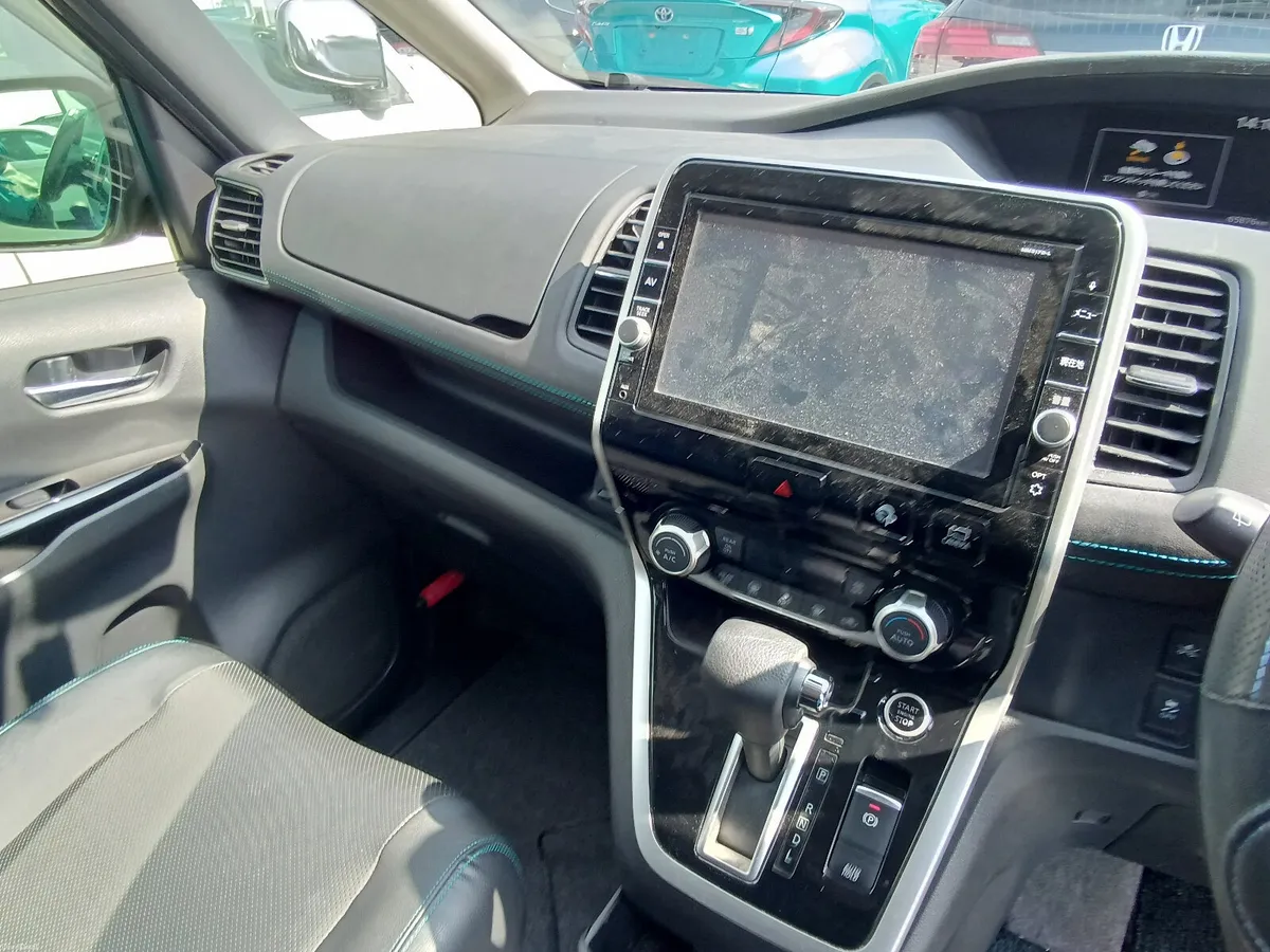 2017 Nissan Serena Hybrid - Image 6
