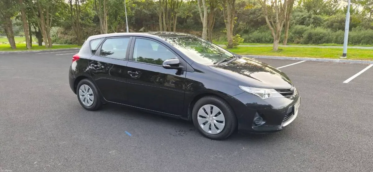 Toyota  Auris - Image 1