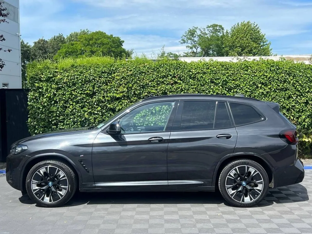 BMW iX3 M-SPORT 74KWH // OPENING PNA ROOF // 20" M - Image 4
