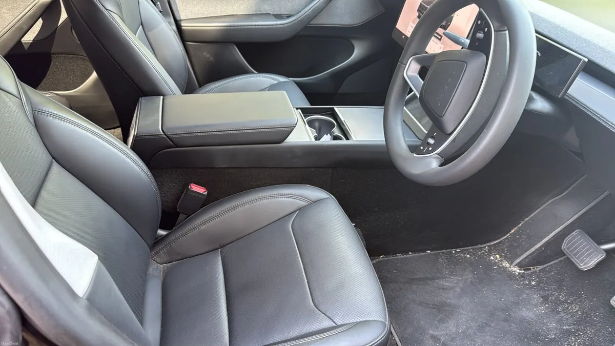 Car - Image 4