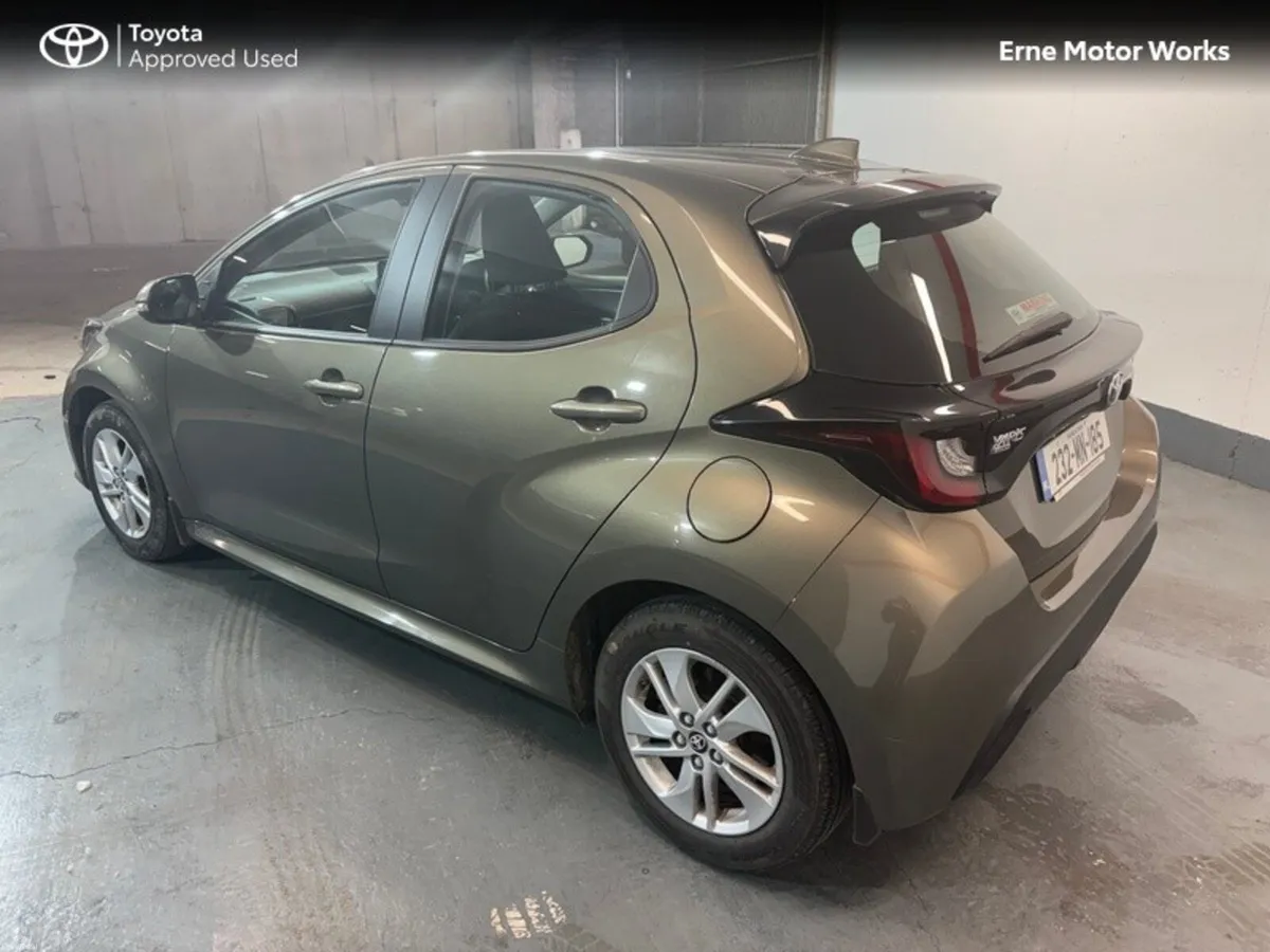 Toyota Yaris YARIS 1.5 HYBRID LUNA - Image 3