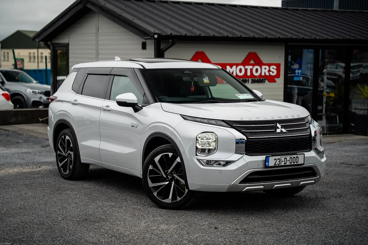 2023 Mitsubishi Outlander HYBRID - Image 1