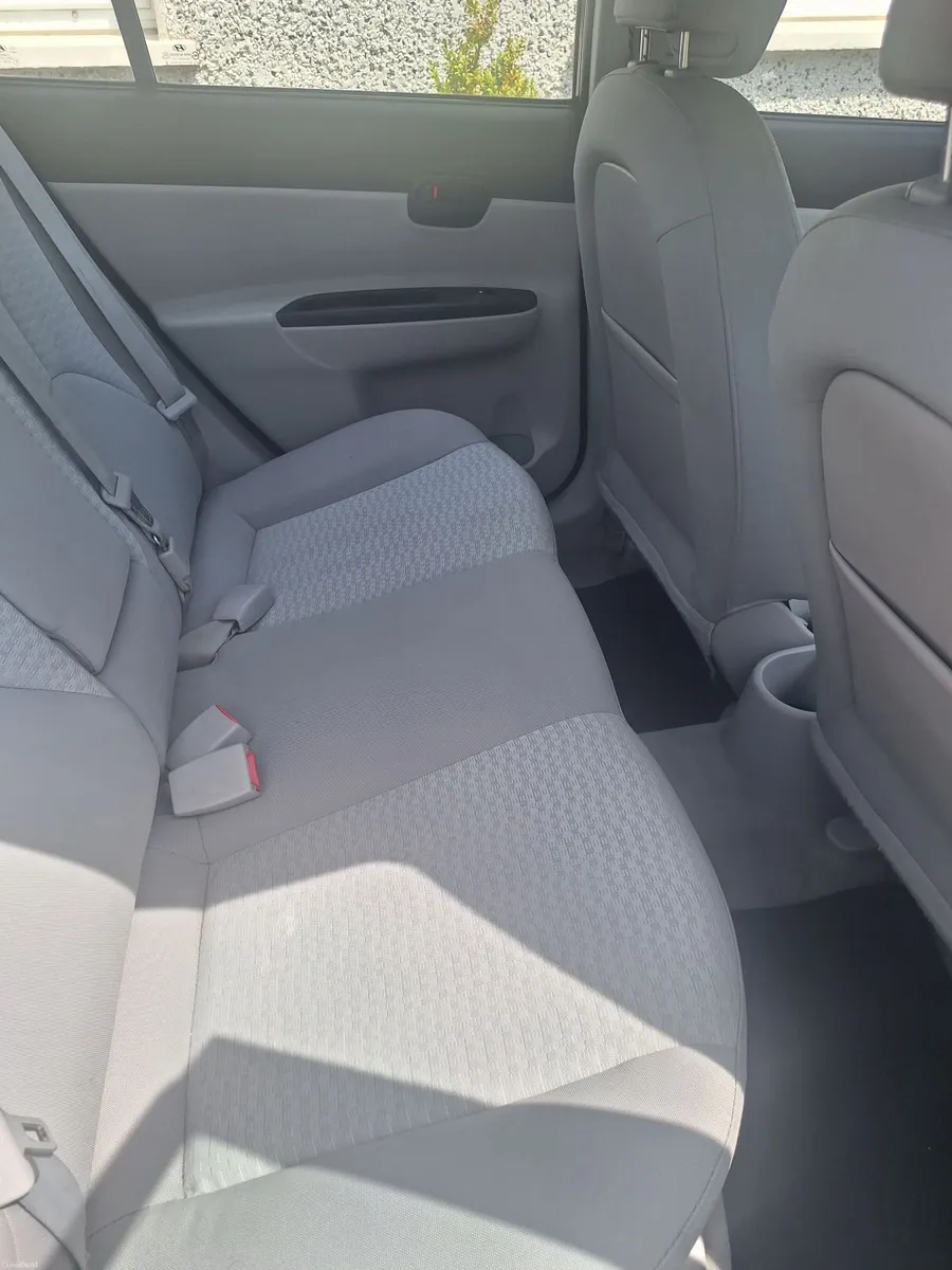 Hyundai Accent 2007 - Image 2