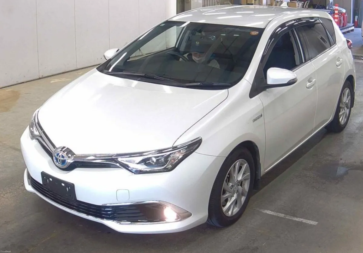 2017 Toyota Auris Hybrid - Image 3