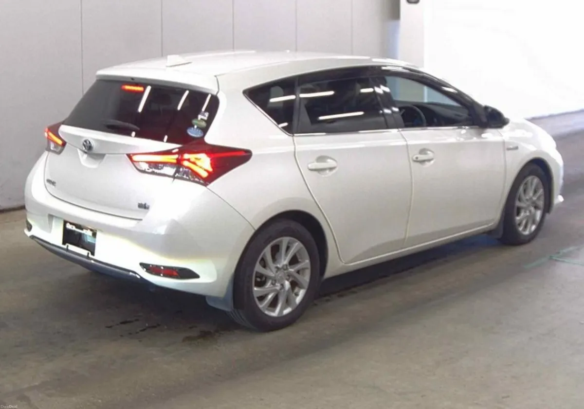 2017 Toyota Auris Hybrid - Image 4