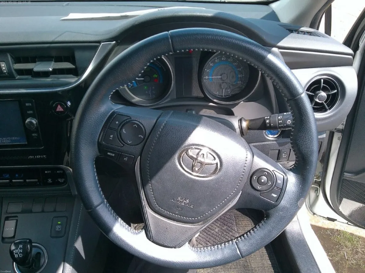 2017 Toyota Auris Hybrid - Image 6