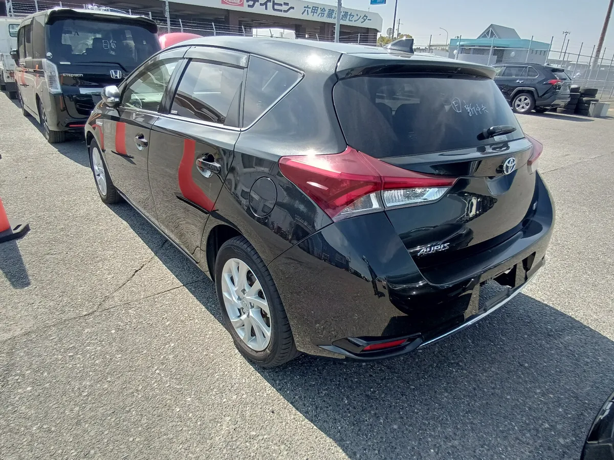 2017 Toyota Auris Hybrid - Image 4