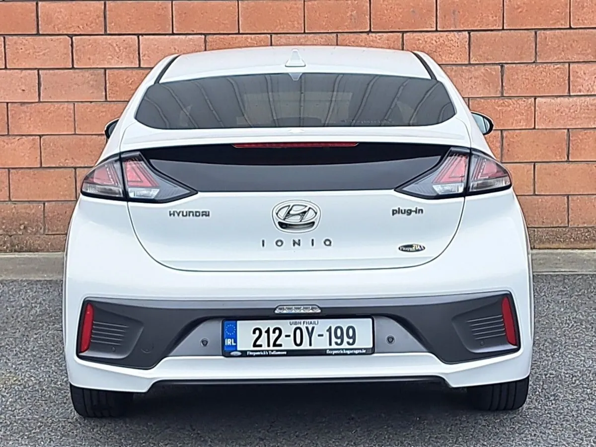 Hyundai IONIQ Premium Plug In Hybrid Automatic ful - Image 6