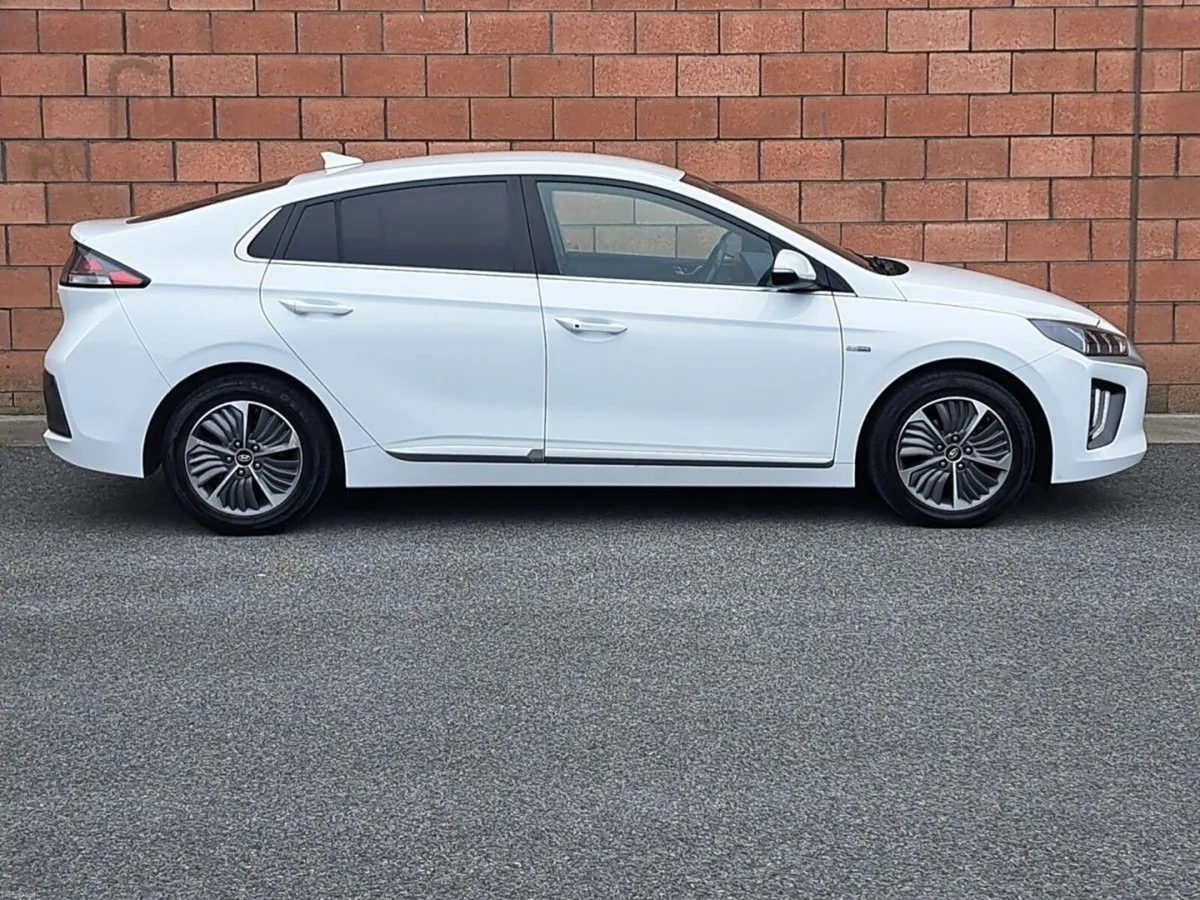 Hyundai IONIQ Premium Plug In Hybrid Automatic ful - Image 4