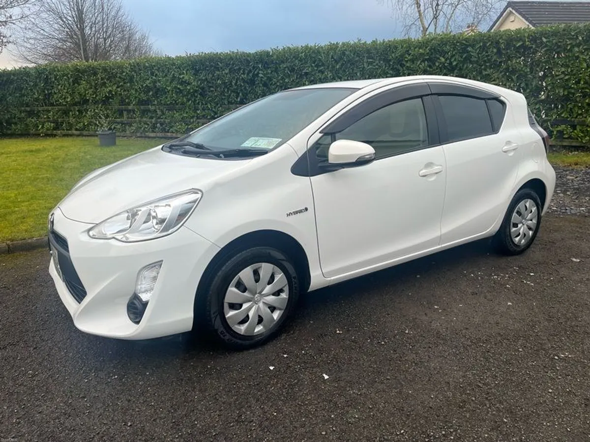 2015 Toyota Aqua - Image 1
