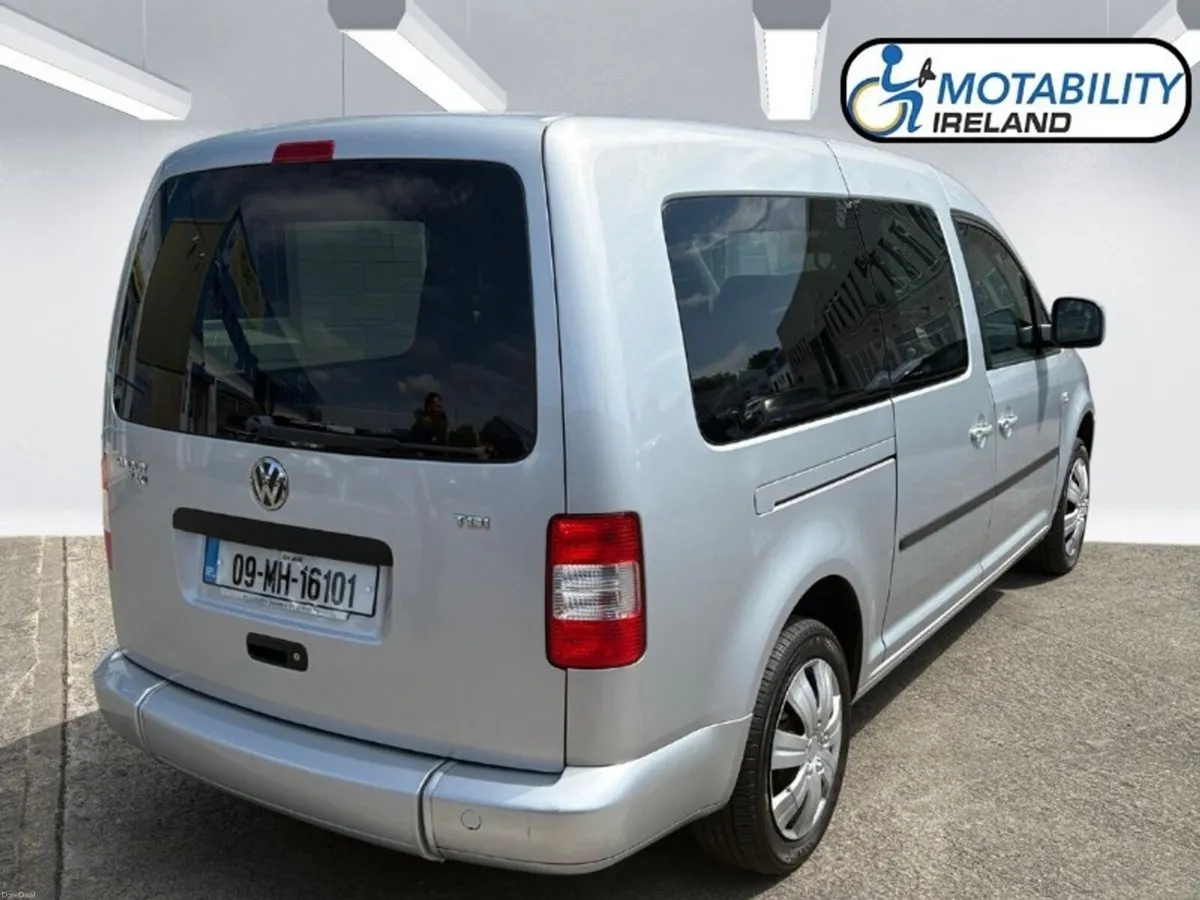 Volkswagen Caddy Maxi Life Wheelchair Accessible - Image 2