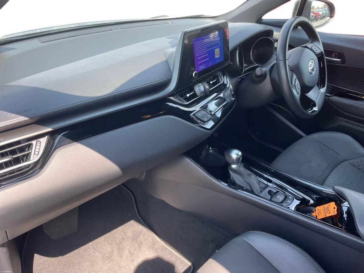 Toyota C-HR 1.8 HYBRID SPORT - Image 4