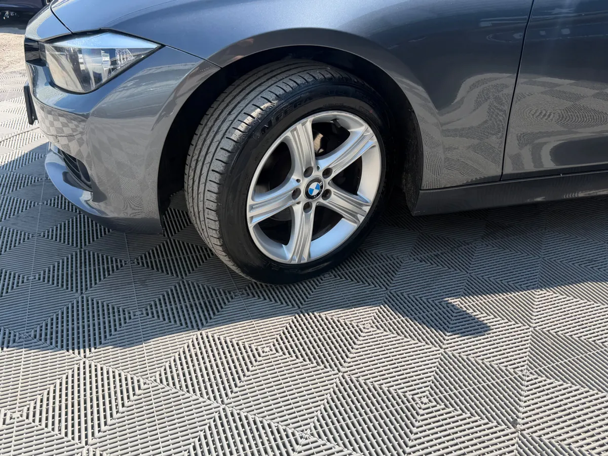 BMW 316D Manual - Image 6
