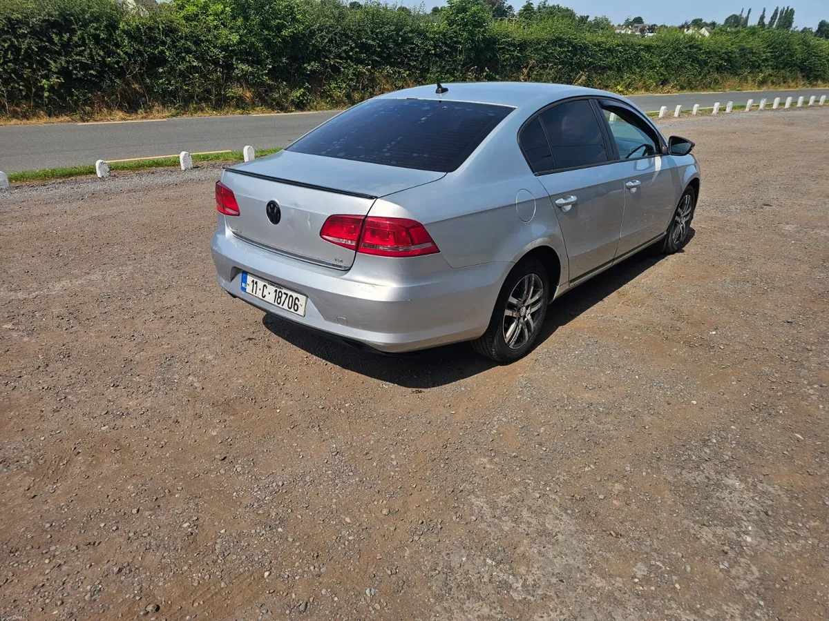 2011 Volkswagen Passat - Image 4