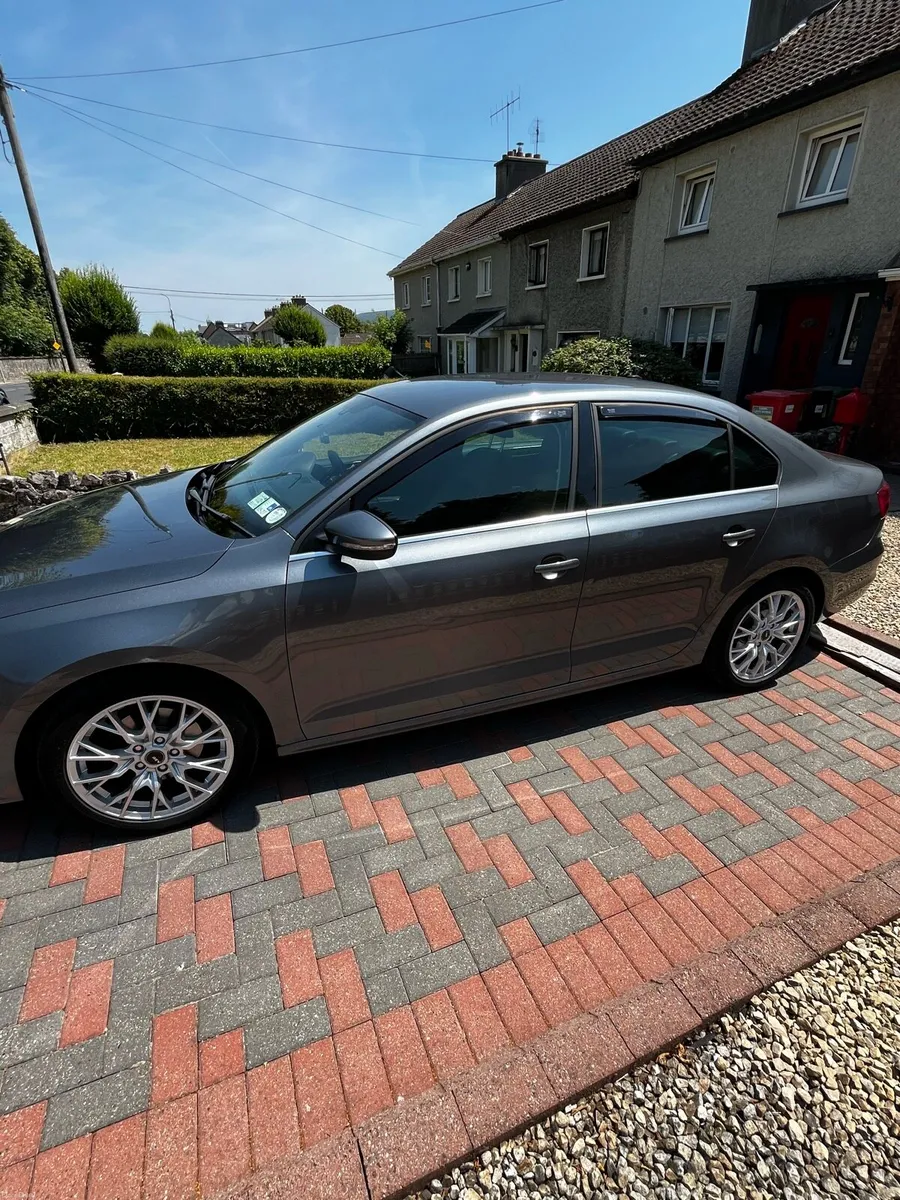 Volkswagen Jetta 2.0 TDI HIGHLINE BLUEMOTION - Image 6