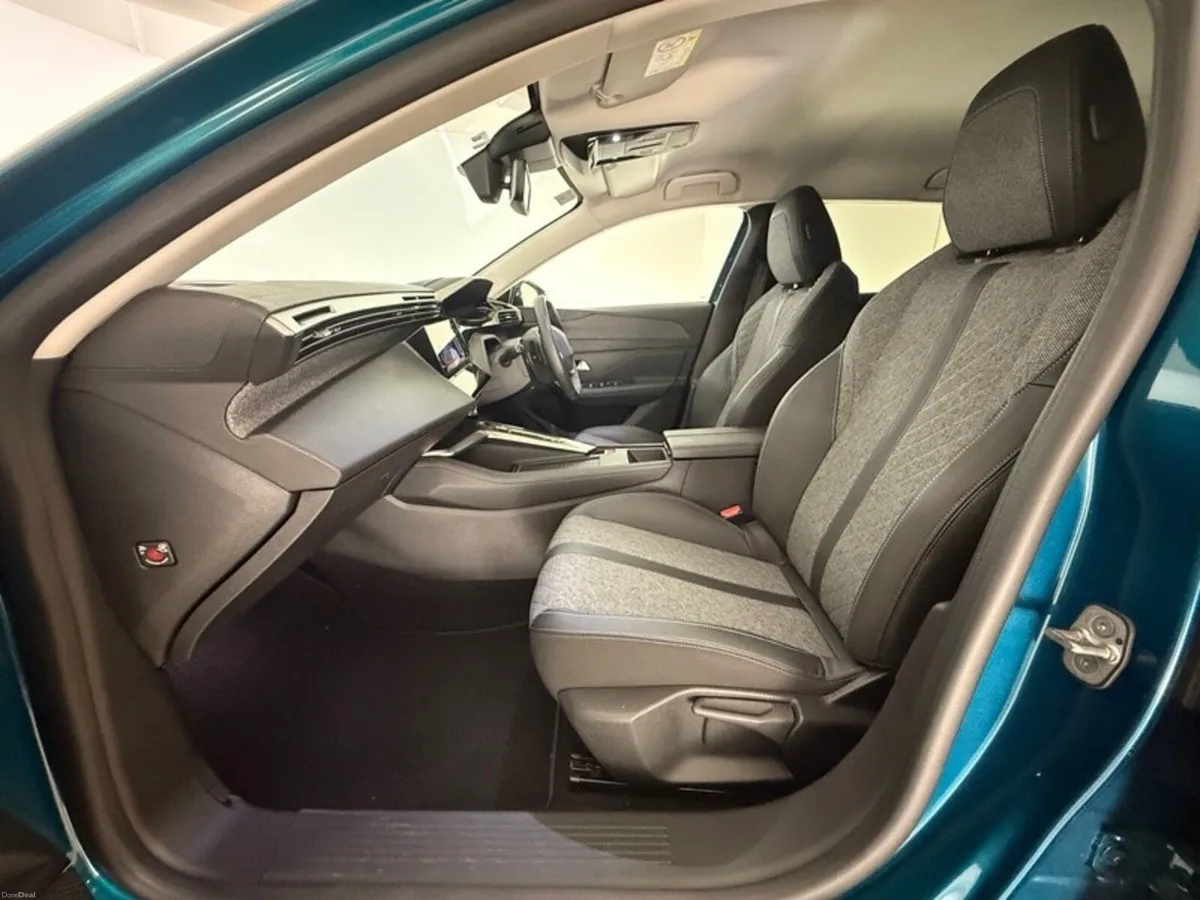 Peugeot 408 Allure Plug-in Hybrid - Image 6