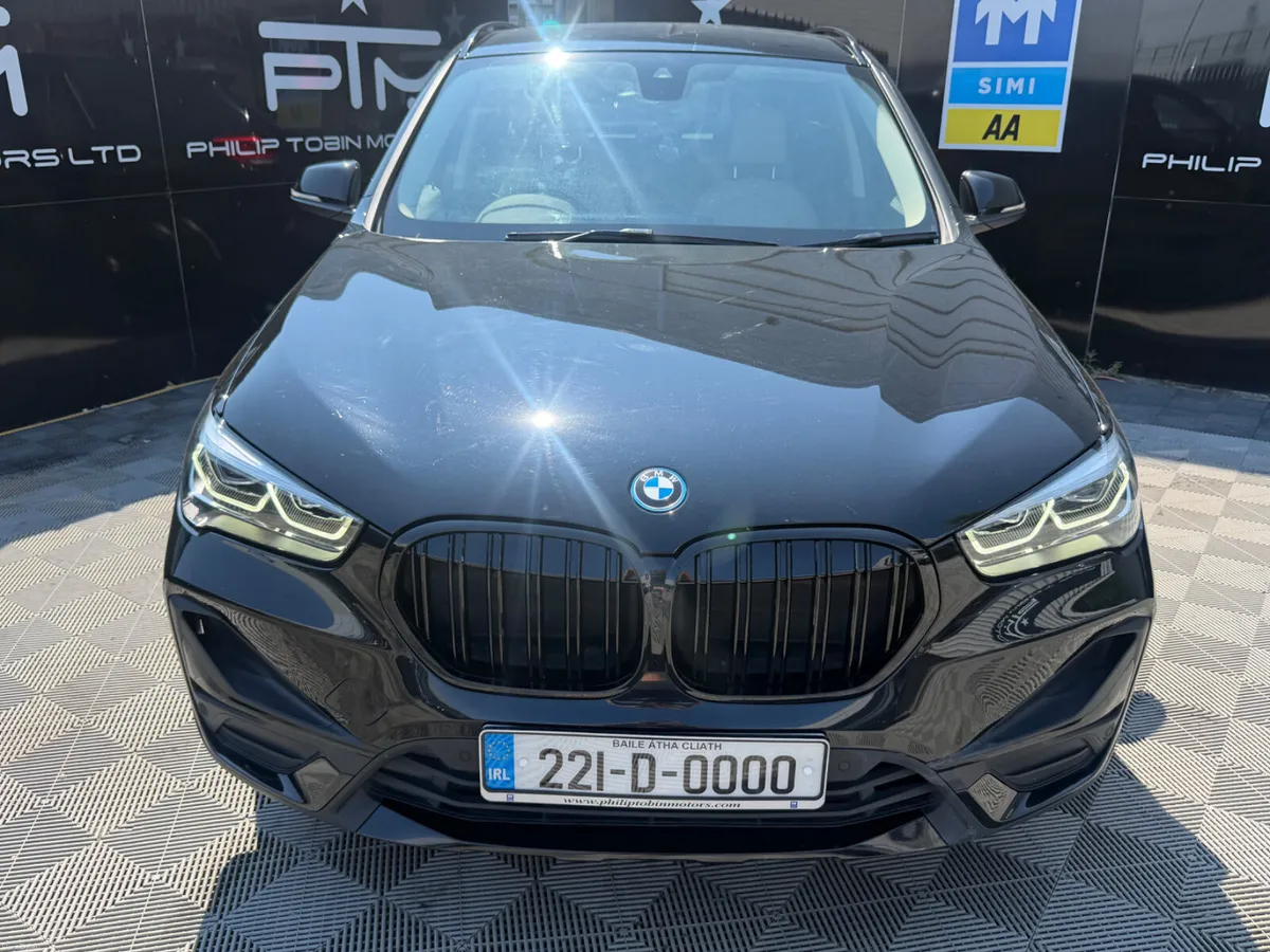 BMW X1 25E X DRIVE X LINE 220HP AUTO BLACK PACK - Image 4