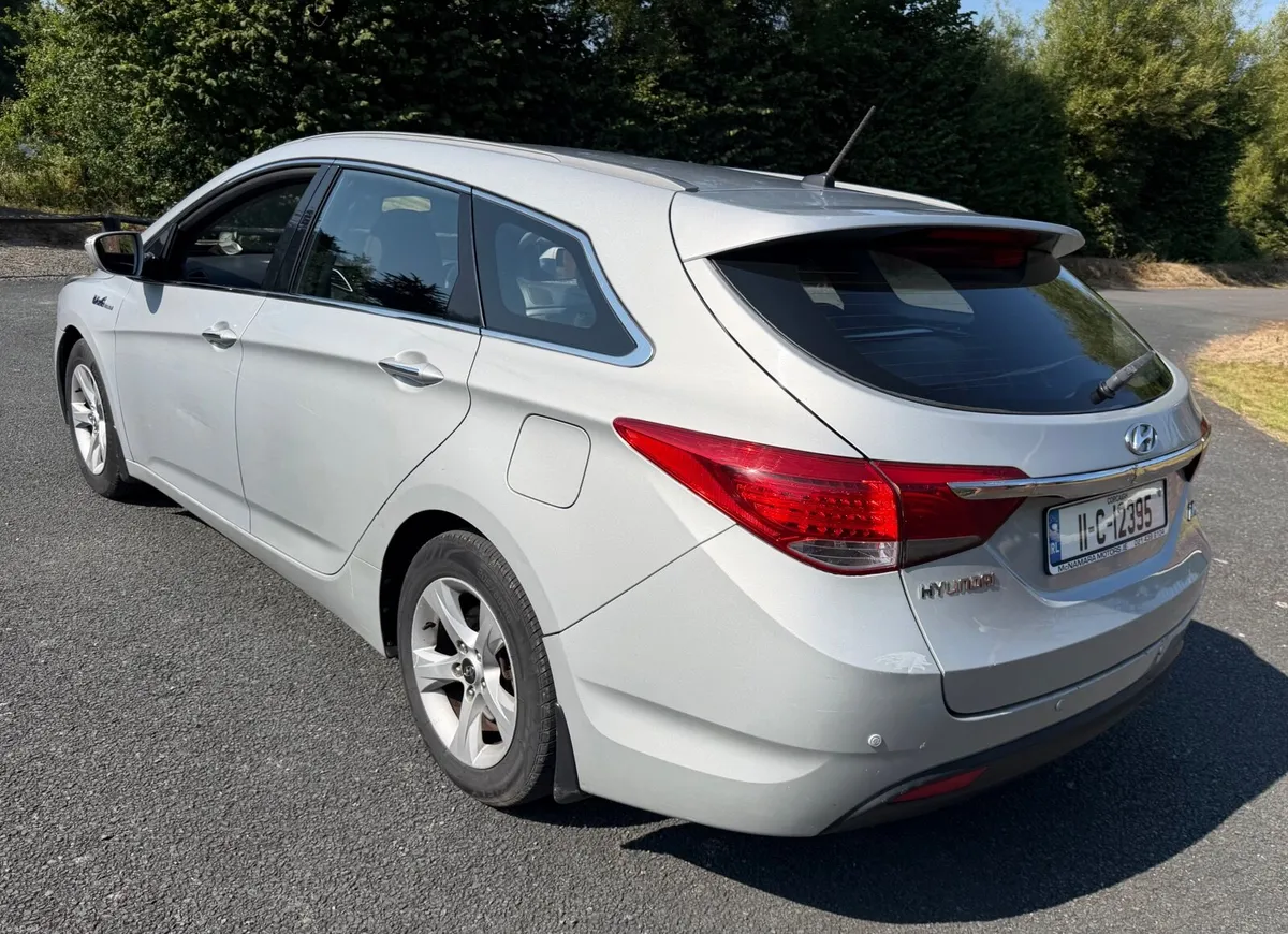 Hyundai i40 Estate - Image 2